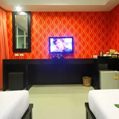 7Q Patong Beach Hotel Photos