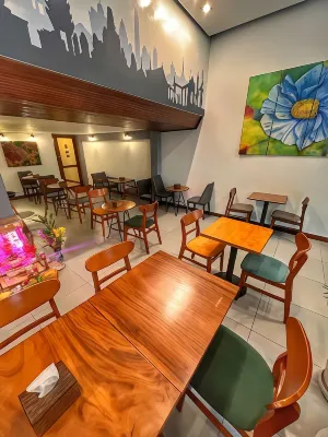 Monsoon Riverside Hotel Ruokailu Photos