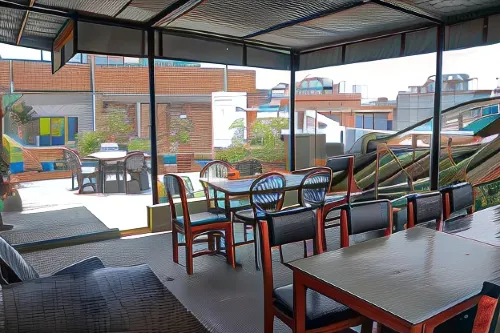 Hotel Backpackers Inn Restauration Photos