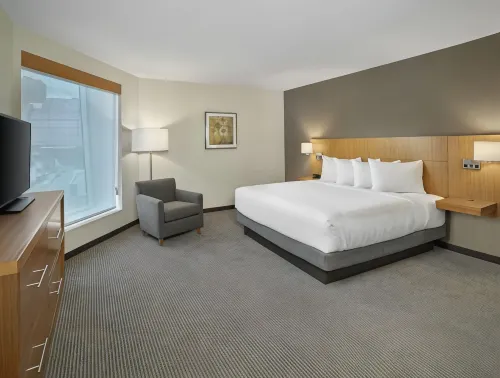 DoubleTree by Hilton Edmonton Downtown Rooms Photos