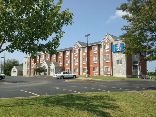 Motel 6 Olathe, KS Exterior Photos