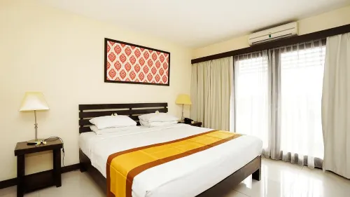 Nirmala Hotel & Convention Centre Kamar Photos