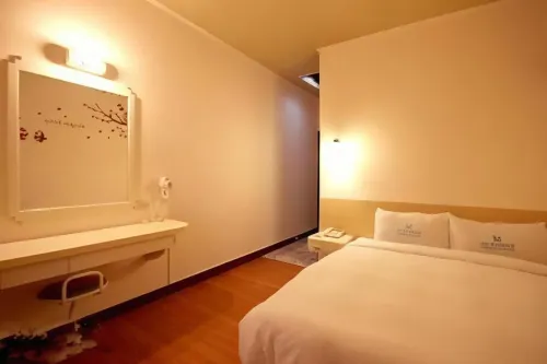 Traveler Hotel Photos
