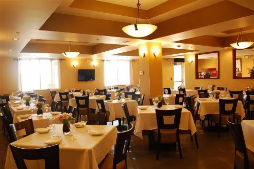 The Oaks Hotel & Suites Makanan Photos