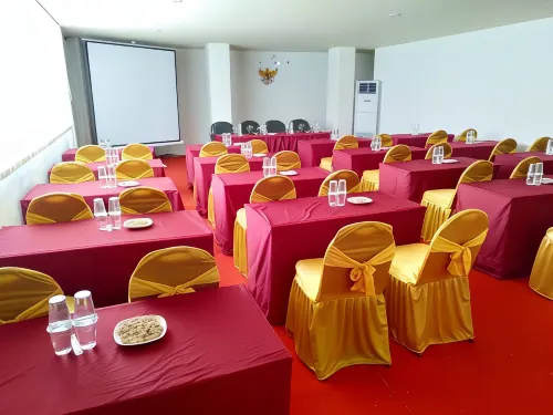 De'Pratnya Hotel Fasilitas Bisnis Photos