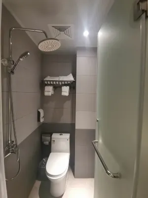 維漓納智能影音酒店（桂林高鐵北站店） Photos