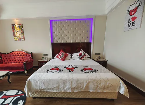 Oriental Fenghuang Hotel (Zhongshan Dengdu Ancient Town Huayi Square) Photos