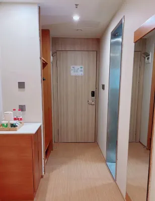 Campanile Hotel Chongqing Jiefangbei pedstrian street and Hongya  cave branch Kamar Photos