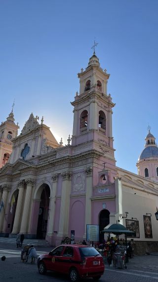 5D4N • 5-day Northern Argentina salt flats, mountains and valleys tour from Salta