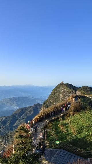 2D1N • View Leshan Giant Buddha + Reach Golden Summit of Mount Emei