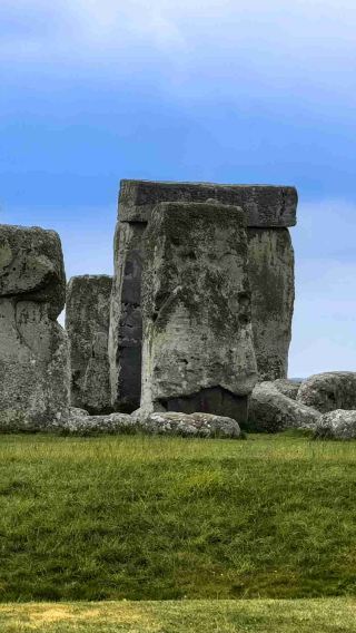 9D8N • Explore the UK your way – a private tour from Stonehenge to Edinburgh, with a dedicated guide and driver at your service