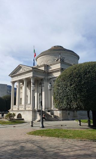 3D2N • Setting out from Milan, I indulged in a drunken slumber by the misty waters of Lake Como