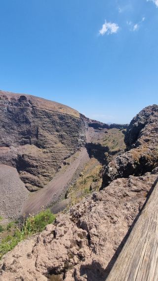 4D3N • Unlock Southern Italy's Icons: Pompeii, the Amalfi Coast, and Capri's Blue Grotto