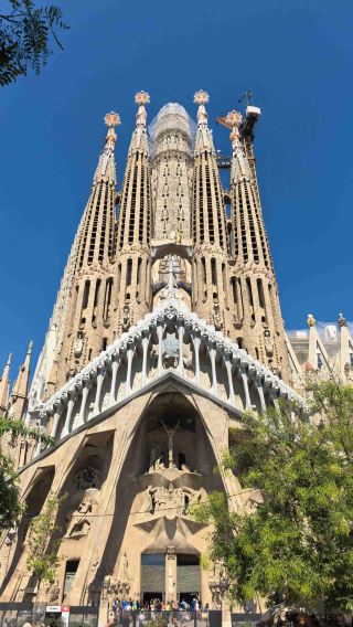 8D7N • Spain - Madrid + Barcelona + Seville+Ronda -- Sagrada Família + Casa Milà + Casa Batlló 
