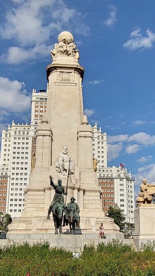 8D7N • Explore both cities with exclusive private transportation. : Madrid + Barcelona 