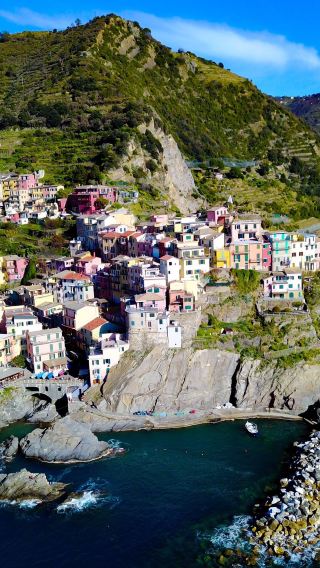 4D3N • Italy : Milan + Pisa + Cinque Terre + Visiting the World Heritage and Exploring the Colorful Fishing Villages to Stroll Along the Rainbow Trail