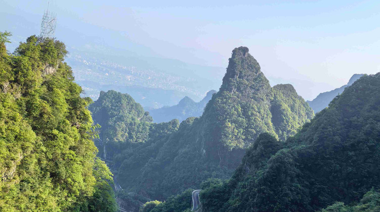 5D4N · Private Tours · Explore Avatar Mountain, take the Hundred