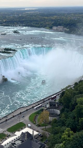 4D3N • Eastern Canada · Toronto + Niagara Falls In-Depth Tour