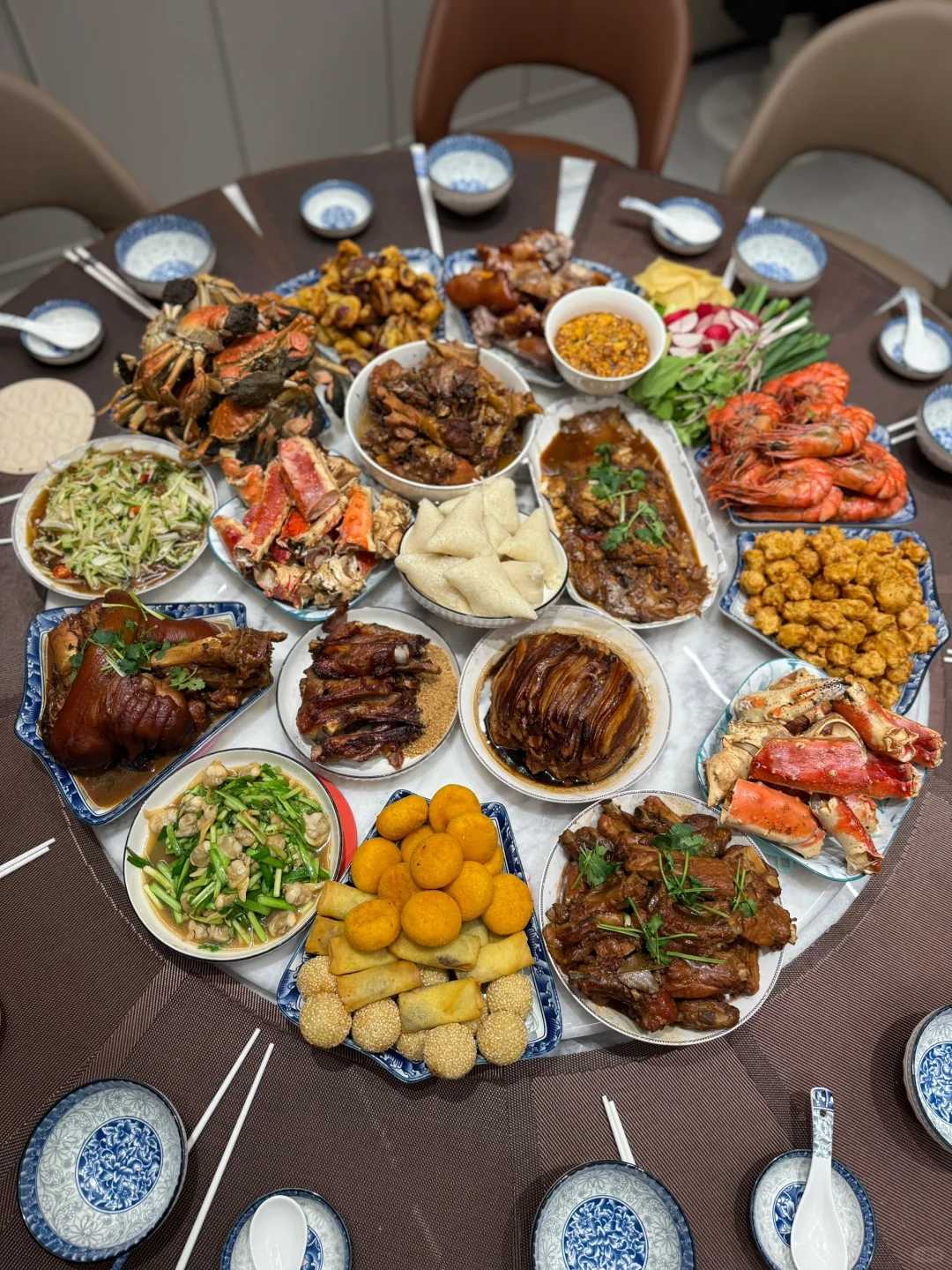 中国料理の食器と食卓