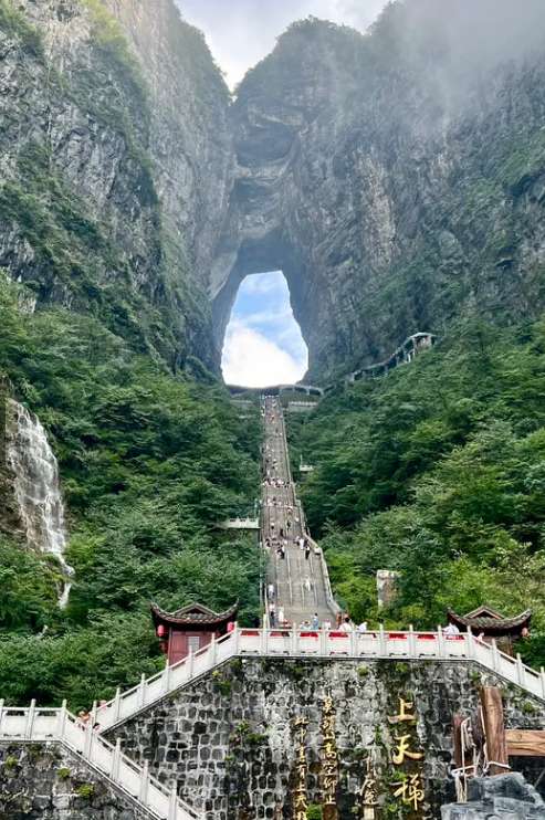 What Makes Tianmen Mountain So Special