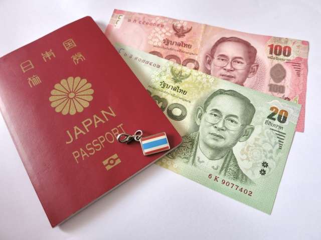 バーツから円への両替はどこで？