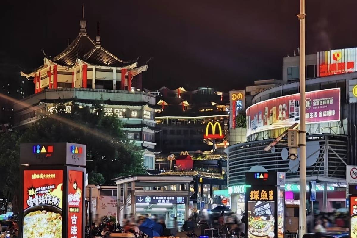 Dongmen Pedestrian Street