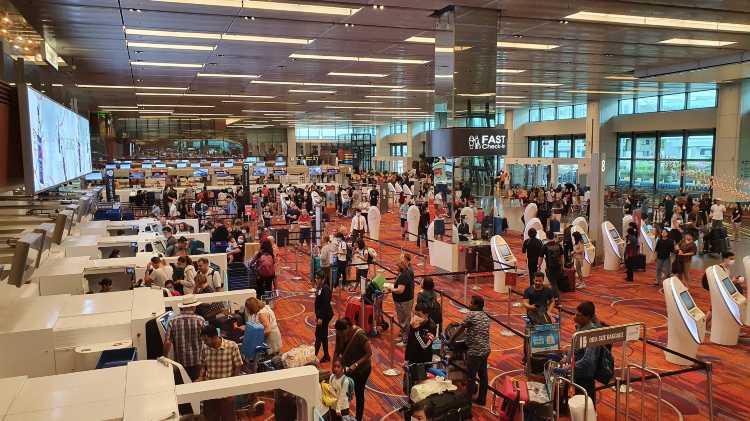 baggage check-in at changi airport