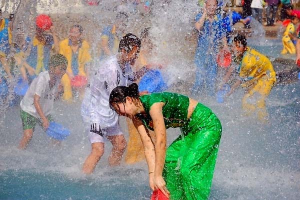 Water Splashing Festival