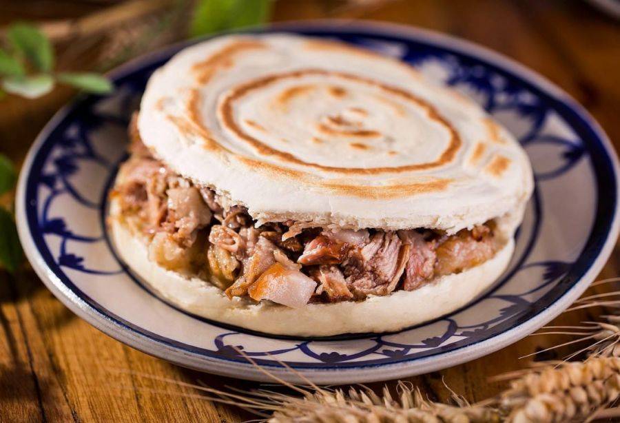 西安美食:腊汁肉夹馍