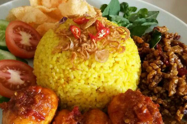 nasi kuning palu
