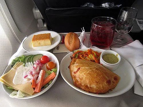 アメリカン航空のビジネスクラスの機内食・アメニティ・Wi-Fi