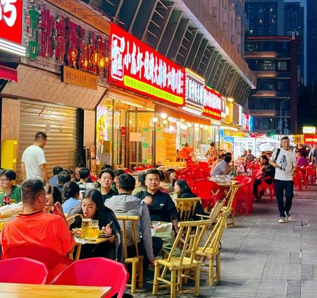 ถนนอาหารและตลาดกลางคืนเจี้ยนเซ่อ (Jianshe Road Food Street Night Market)