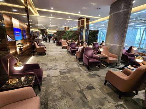 Thai Airways Royal Silk Lounge