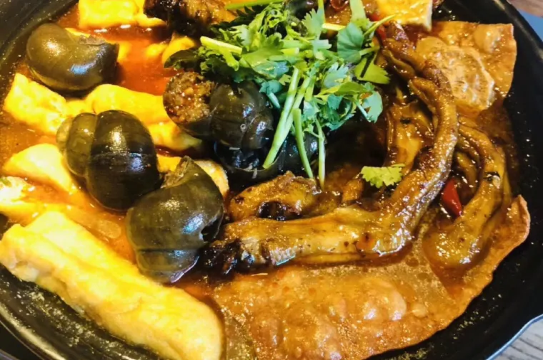 Laobiaoji Guangxi Signature Dish Snail and Duck Feet Casserole (Cultural Palace Store)