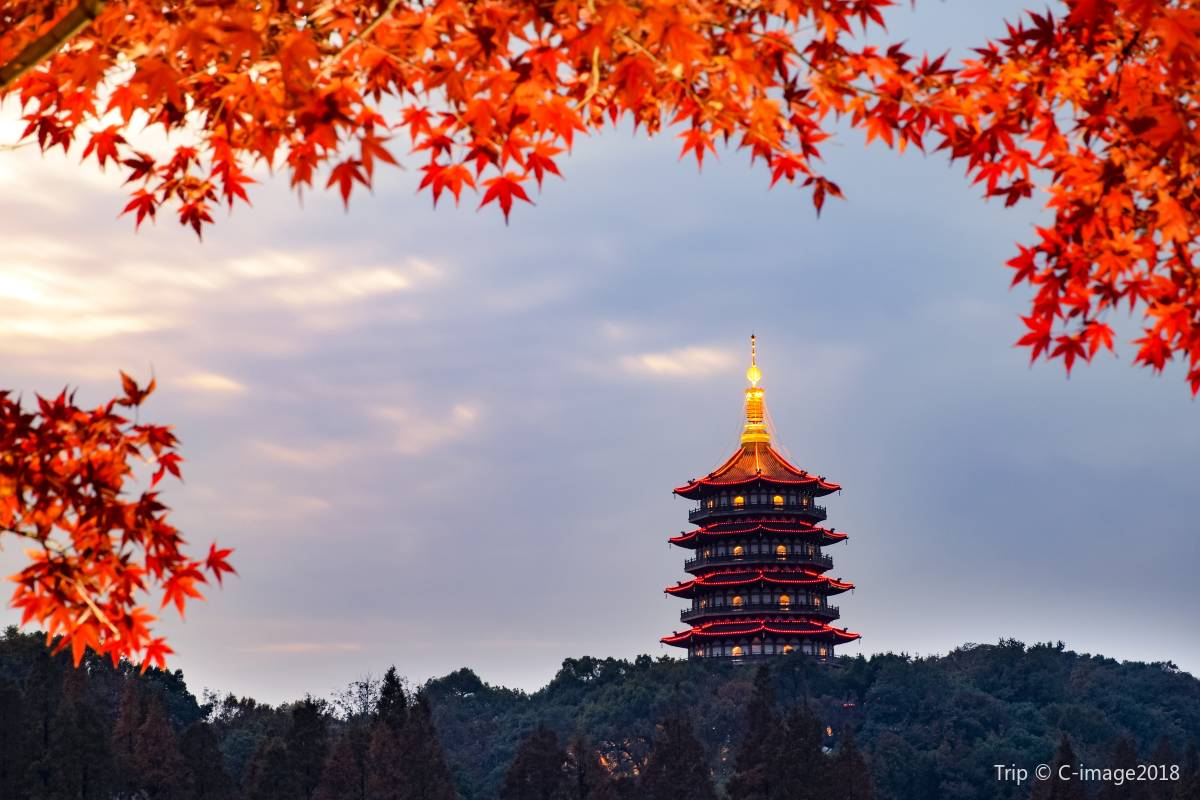 9. Admire the Architectural Elegance of Leifeng Pagoda 🏰