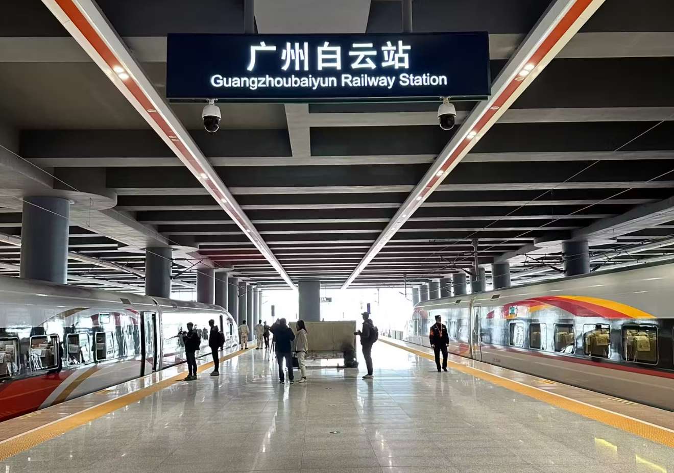 Train from Guangzhou Baiyun Railway Station