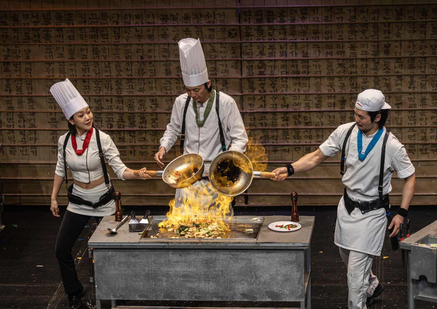 การแสดงนันทาโชว์ที่โรงละครเมียงดง