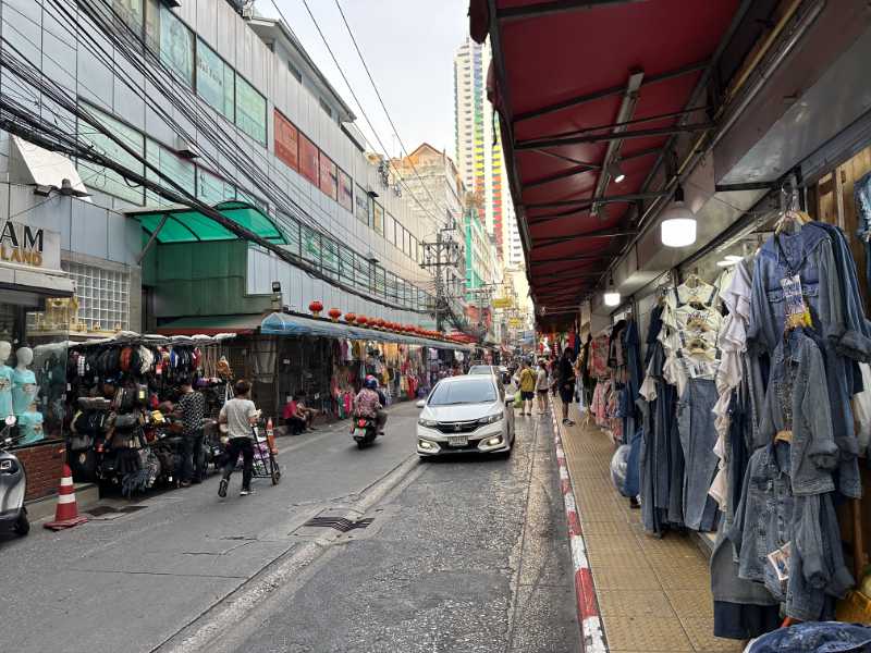 Phetchaburi Soi 7 / Pratunam