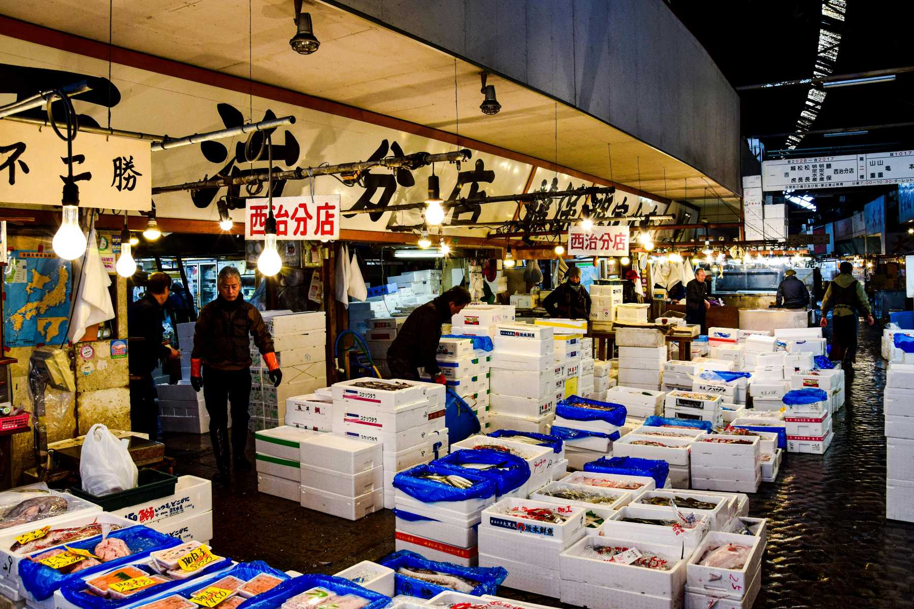 ตลาดปลาซึกิจิ (Tsukiji Outer Market) - ที่เที่ยวญี่ปุ่น