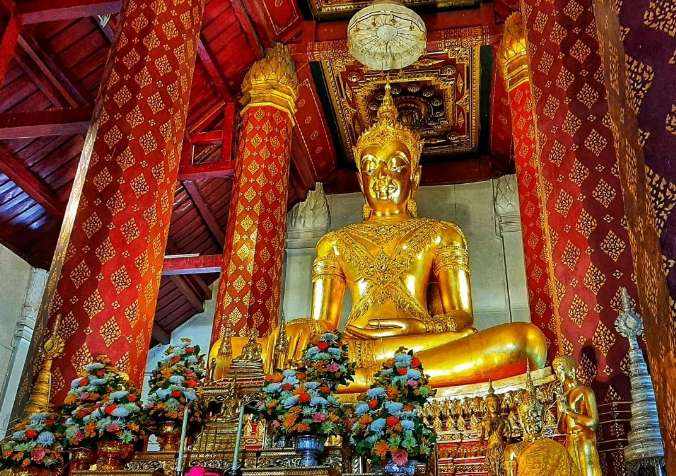 ขอพรวัดหน้าพระเมรุ