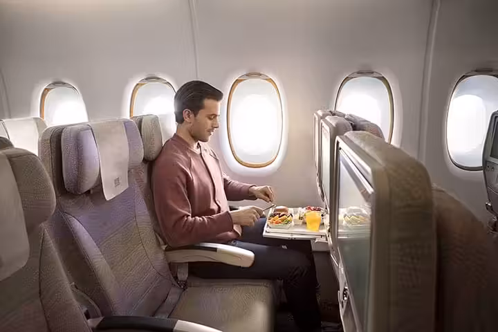 エミレーツ航空エコノミークラスの機内食はエコノミーとは思えない満足度