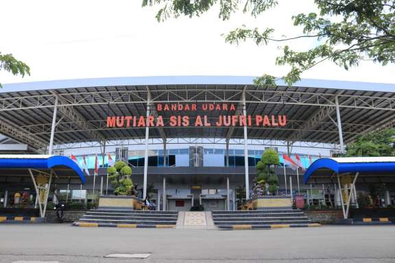 Bandara Mutiara SIS Al-Jufrie (PLW)