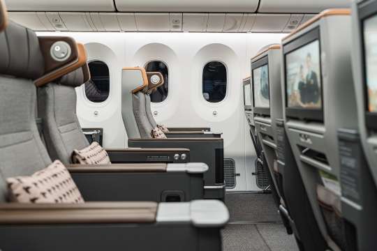 B787-9型機（最新鋭）｜業界最大級！シートピッチ42インチの圧倒的ゆとり