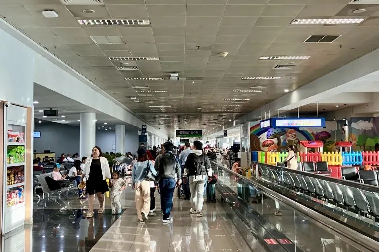 ニノイ・アキノ空港ターミナル間の移動