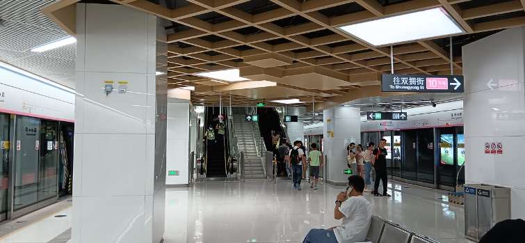 Futian Station: Layout & Facilities