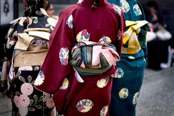 กิโมโนสไตล์เรโทร (Retro Kimono)