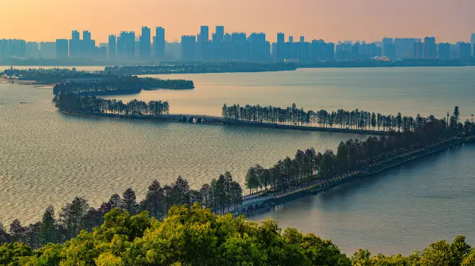 東湖