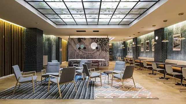 【T1・一般エリア】到着時や同伴者待ちに｜Premium VIP Lounge