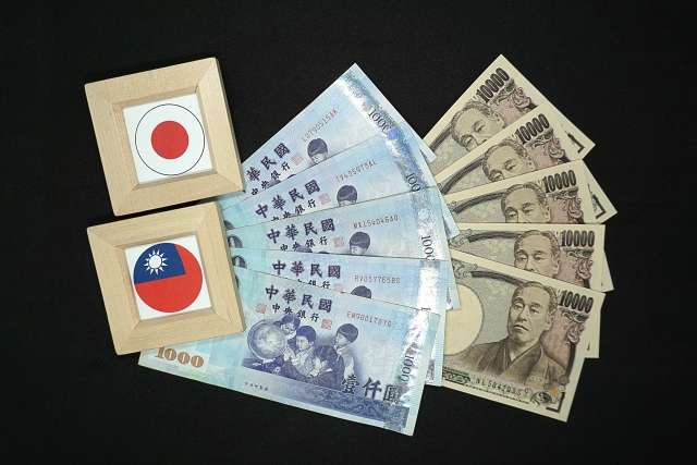 中華民国 台湾ドル 旧貨幣 セット 100元 500元 1000元 海外最新 台湾ドル 壹佰 台湾銀行券 旧紙幣 中華民国七十六年