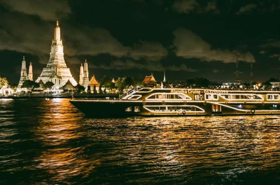 チャオプラヤー川の花火と光のショー｜アイコンサイアム